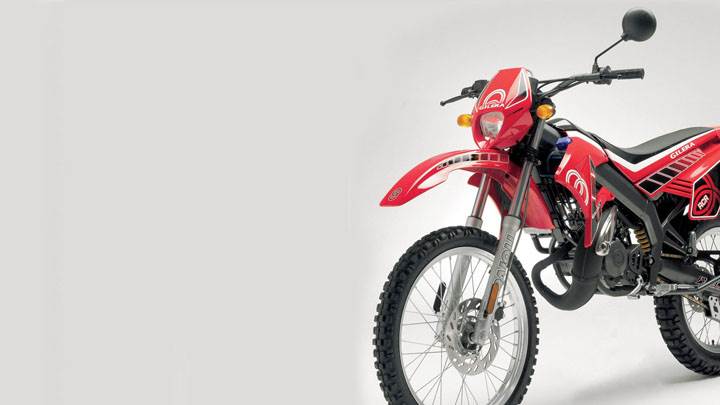 Gilera 50 RCR 2005 in Red Front Pose